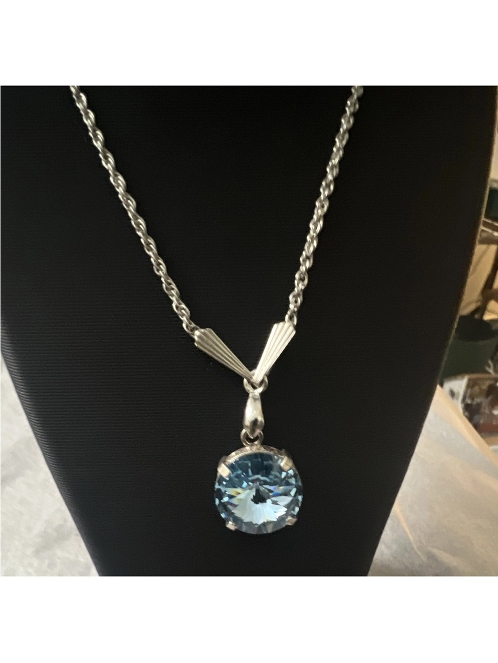 Vintage Blue Faceted Crystal Pendant Necklace Silver Tone Rope Chain